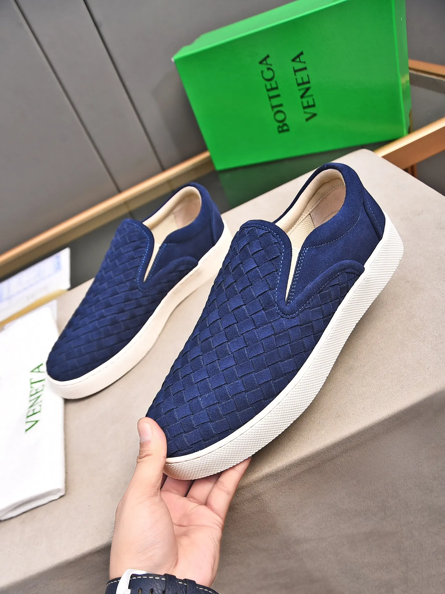 Men's shoes 💰460 [Sleeves series] BOTTEG* VENET* - high-end boutique Size: 38-44 (45 customized) BV new product, first-layer cowhide artificially woven classic style harmoniously blends with contemporary fashion temperament, rubber soles are light and flexible, water-dyed sheepskin pads! [Taobao, Tmall, and live streaming are the first choices]